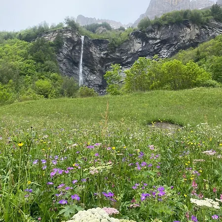 Magnifique Avec Terrasse Spacieuse Et Jardin Loeche-les-bains