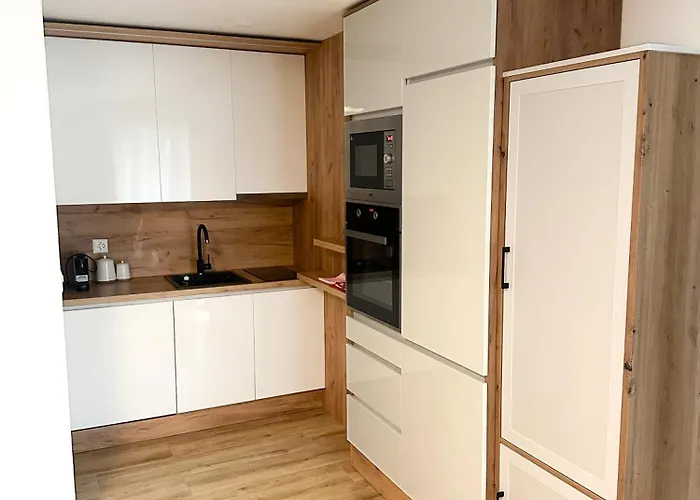 Appartement Magnifique Avec Terrasse Spacieuse Et Jardin Loèche-les-bains